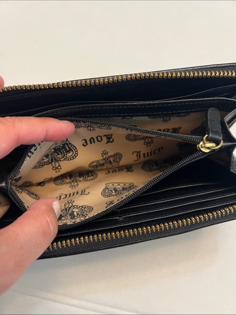 JUICY COUTURE BLACK LEATHER & VELVET SCOTTIE DOG ZIP AROUND WALLET - Picture 11 of 16